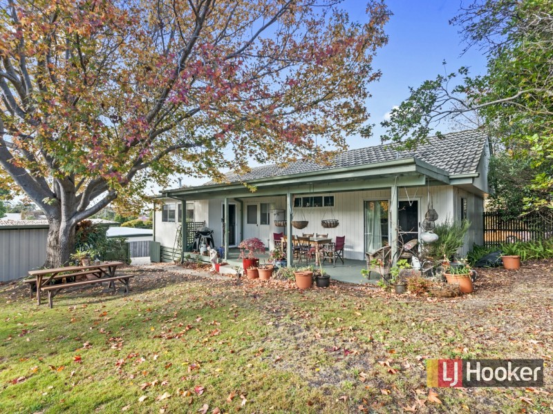 10 Macrae Court, Lakes Entrance VIC 3909