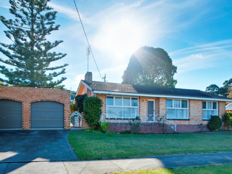 6 Macrae Court, Lakes Entrance VIC 3909