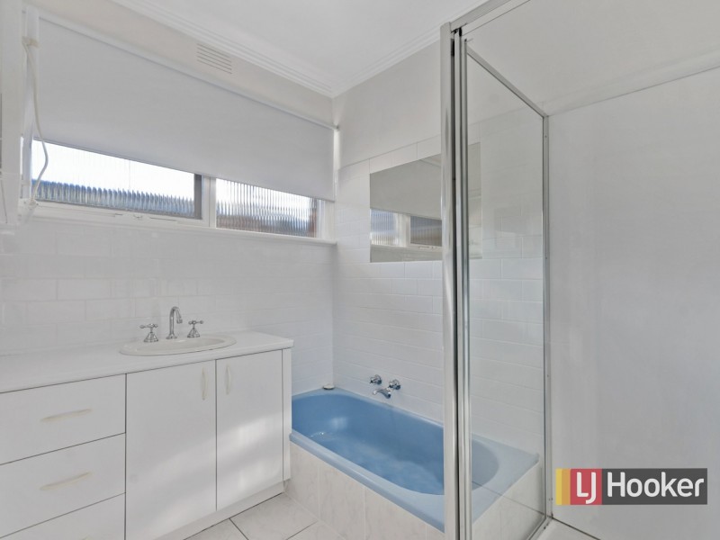 6 Macrae Court, Lakes Entrance VIC 3909