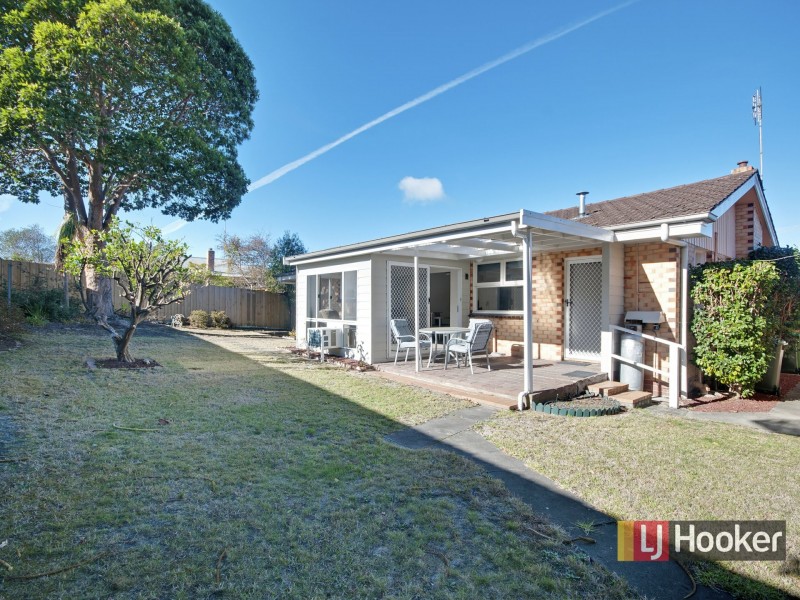 6 Macrae Court, Lakes Entrance VIC 3909