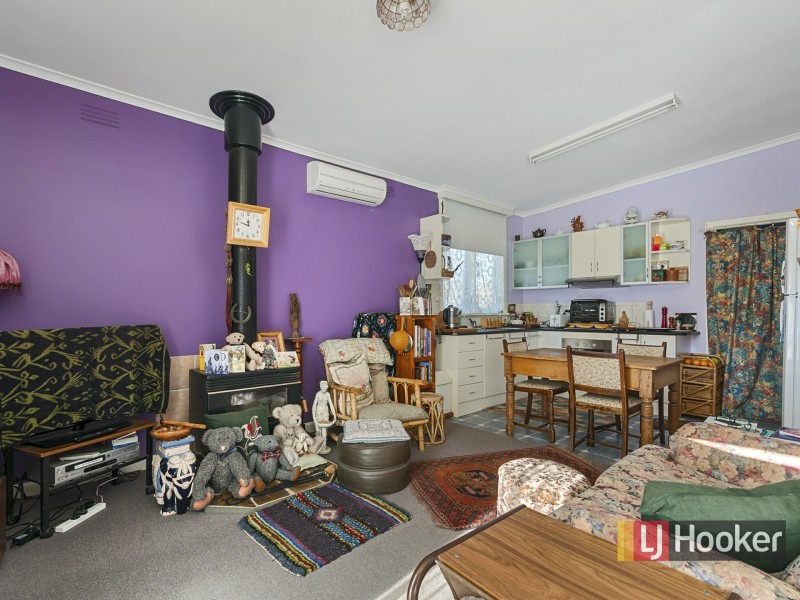 16 Robin Street, Lakes Entrance VIC 3909