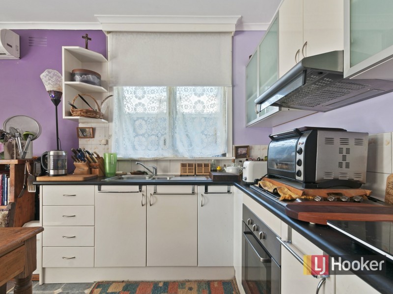 16 Robin Street, Lakes Entrance VIC 3909