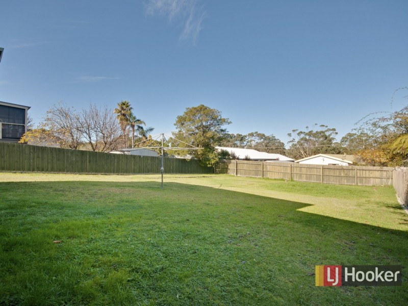 16 Robin Street, Lakes Entrance VIC 3909