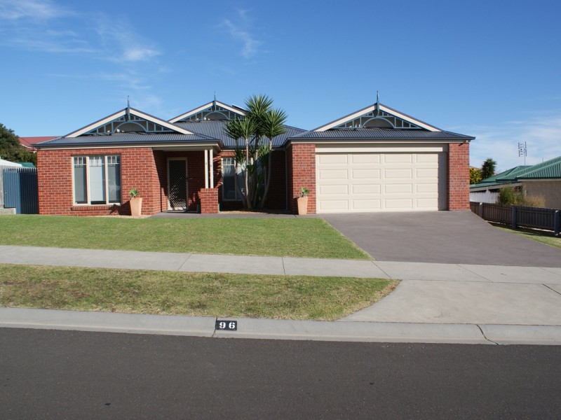 96 Stirling Drive, Lakes Entrance VIC 3909