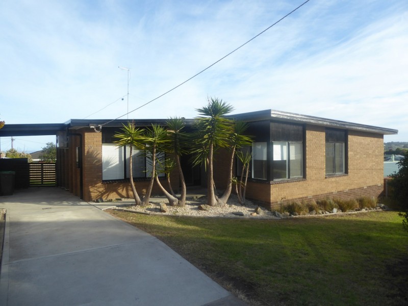 13 O’Neills Road, Lakes Entrance VIC 3909