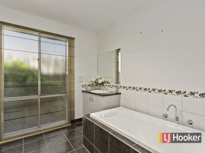 84 Stirling, Lakes Entrance VIC 3909