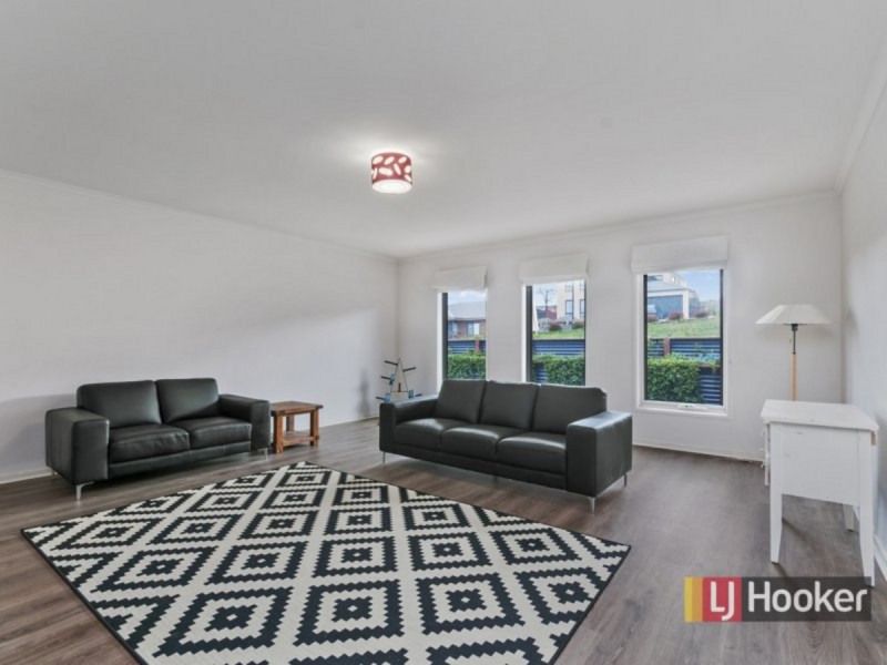 9 Riviera Court, Lakes Entrance VIC 3909