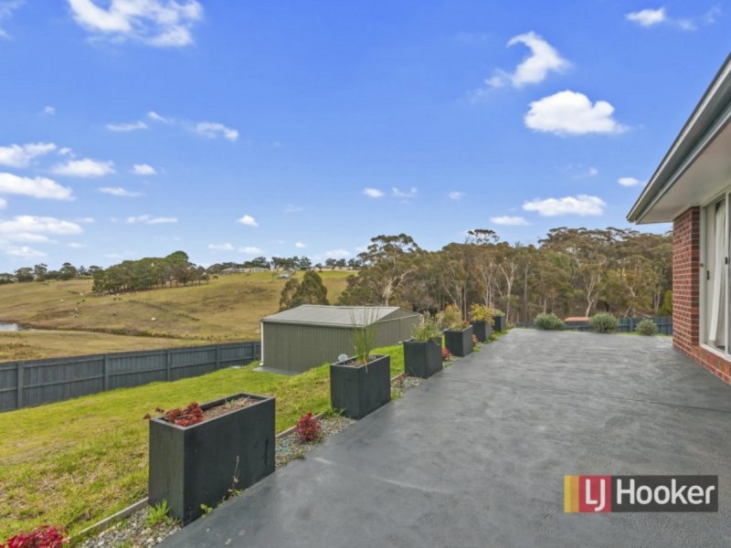 9 Riviera Court, Lakes Entrance VIC 3909