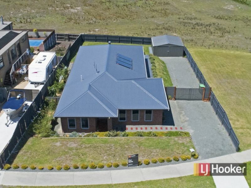 9 Riviera Court, Lakes Entrance VIC 3909