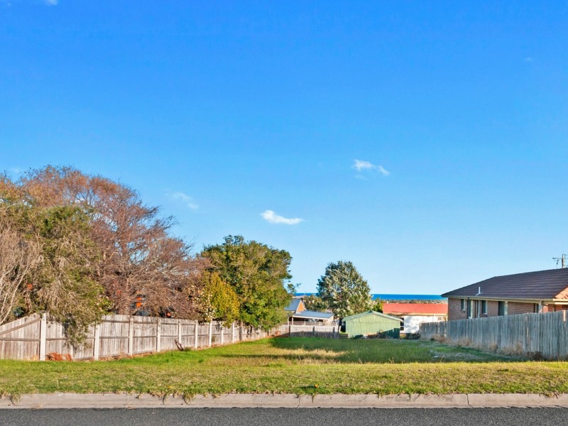 53 Capes Road, Lakes Entrance VIC 3909