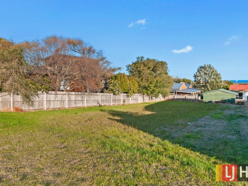 53 Capes Road, Lakes Entrance VIC 3909