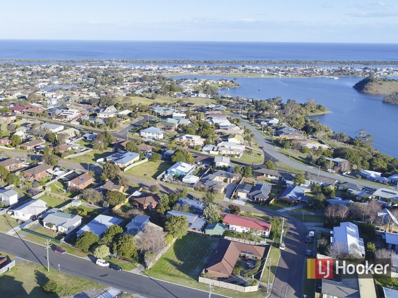 53 Capes Road, Lakes Entrance VIC 3909