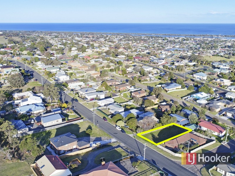 53 Capes Road, Lakes Entrance VIC 3909