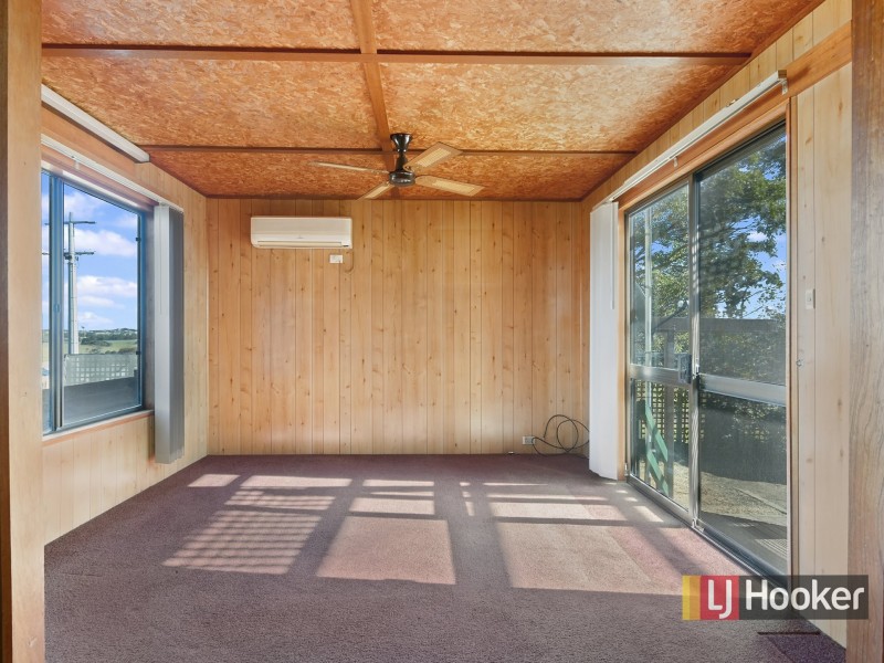 34 Capes Road, Lakes Entrance VIC 3909