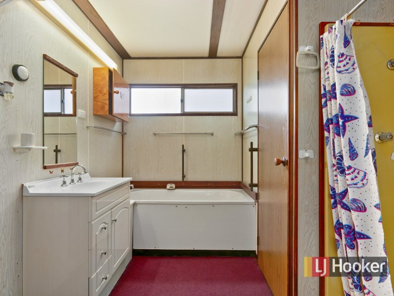 34 Capes Road, Lakes Entrance VIC 3909