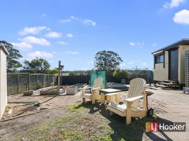 34 Capes Road, Lakes Entrance VIC 3909