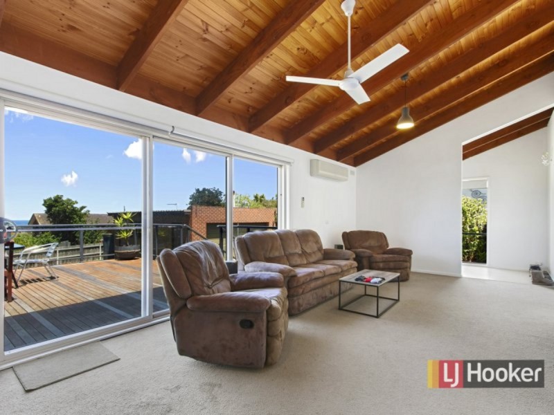 19 Capes Road, Lakes Entrance VIC 3909