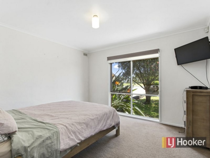 19 Capes Road, Lakes Entrance VIC 3909