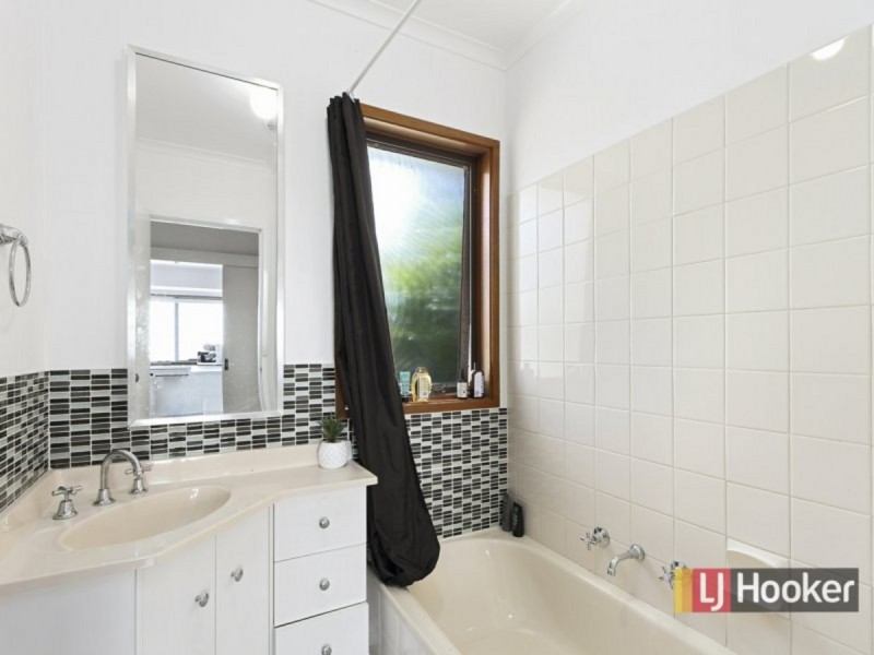 19 Capes Road, Lakes Entrance VIC 3909