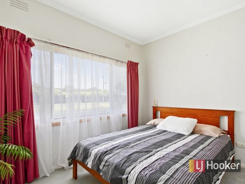 58 Roadknight Street, Lakes Entrance VIC 3909