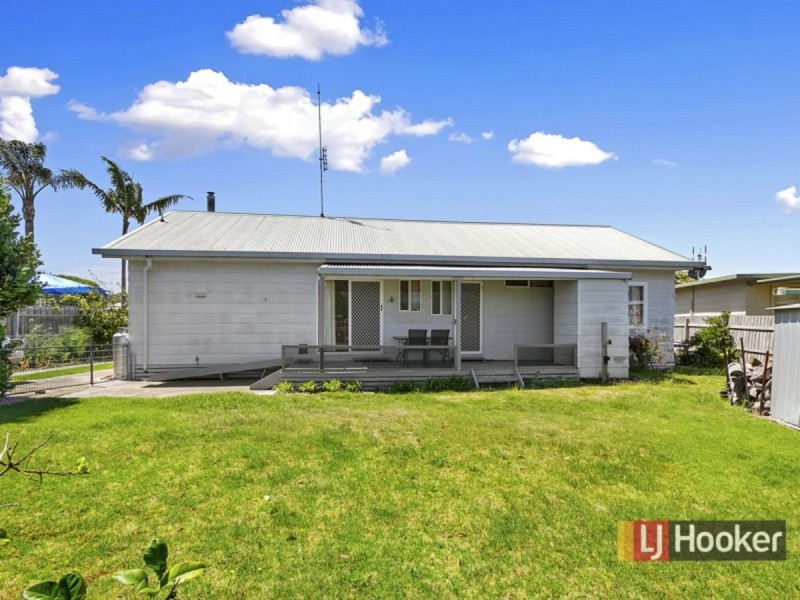 58 Roadknight Street, Lakes Entrance VIC 3909