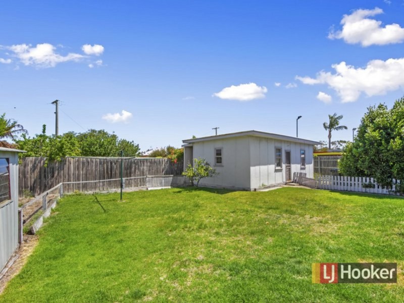 58 Roadknight Street, Lakes Entrance VIC 3909