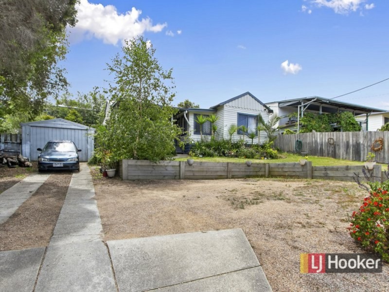 15 Daniel Street, Lakes Entrance VIC 3909