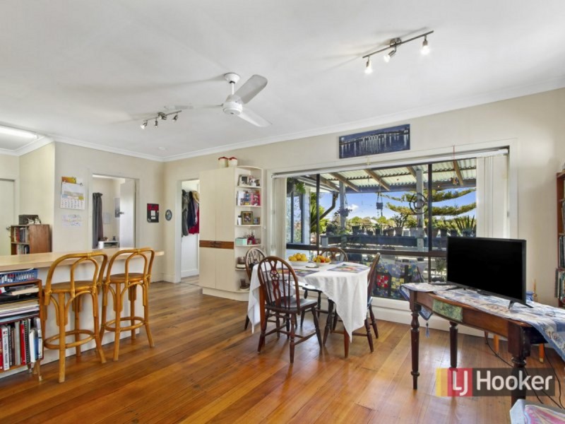 15 Daniel Street, Lakes Entrance VIC 3909