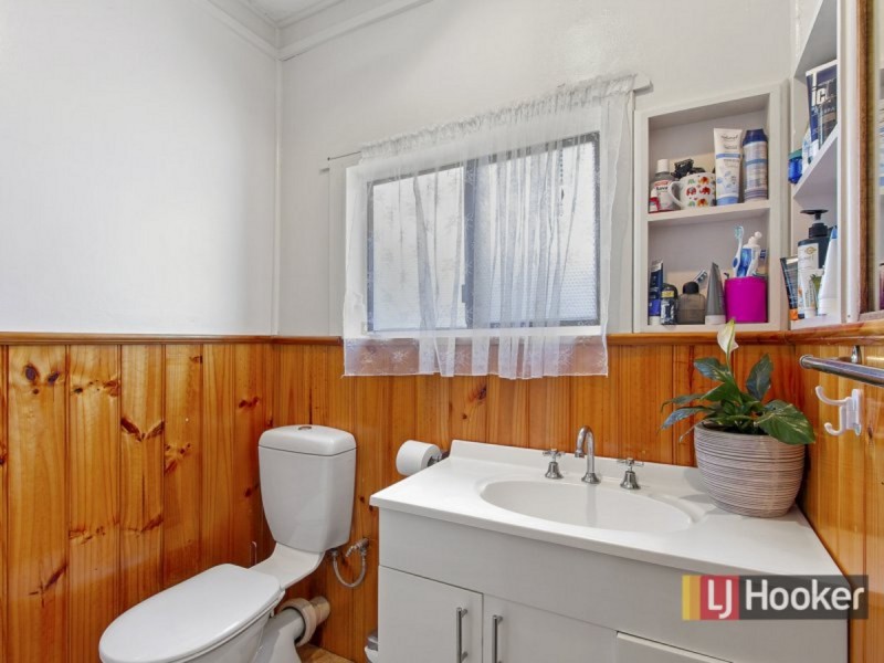 15 Daniel Street, Lakes Entrance VIC 3909