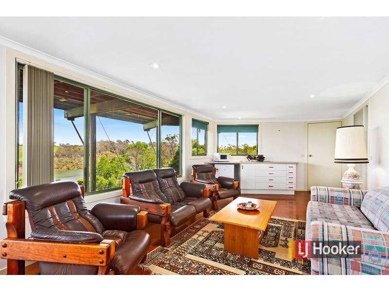 109 Capes Road, Lakes Entrance VIC 3909