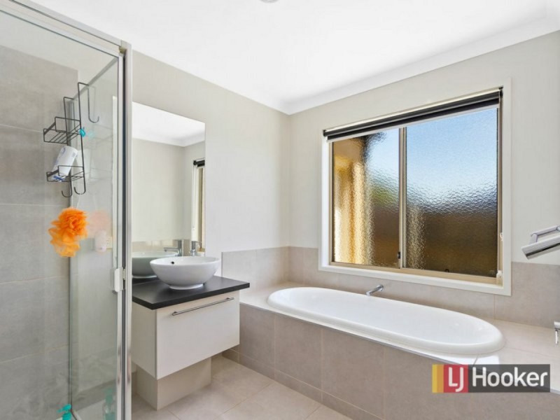 107 Gold Ring Road, Lakes Entrance VIC 3909