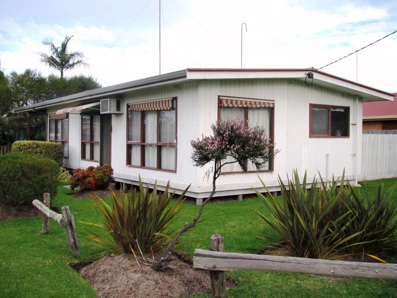 22 Eastern Beach Road, Lakes Entrance VIC 3909