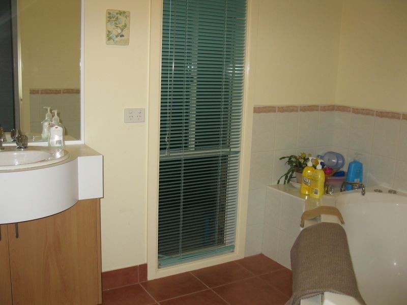 6 Tranquil Court, Lakes Entrance VIC 3909