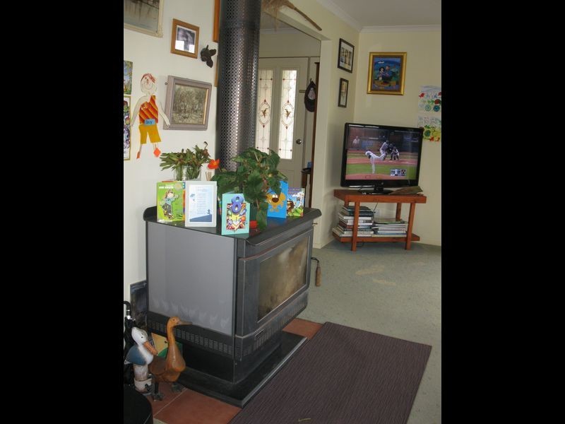 6 Tranquil Court, Lakes Entrance VIC 3909