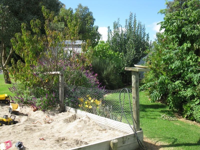 6 Tranquil Court, Lakes Entrance VIC 3909