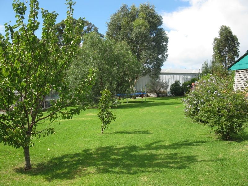 6 Tranquil Court, Lakes Entrance VIC 3909