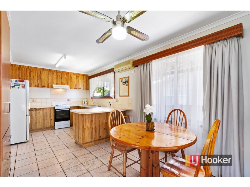 8 Capes Road, Lakes Entrance VIC 3909