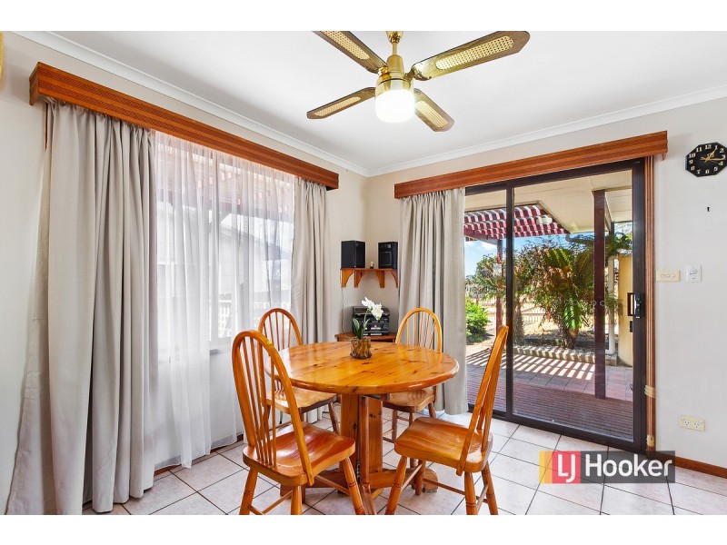 8 Capes Road, Lakes Entrance VIC 3909