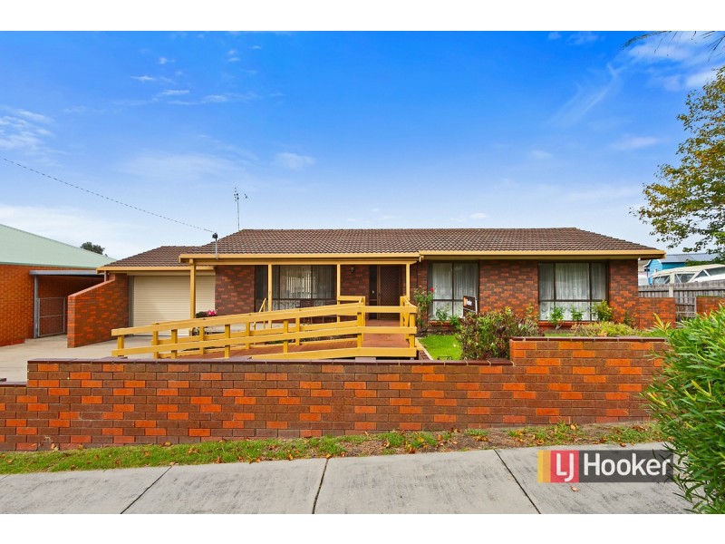 7 Macrae Court, Lakes Entrance VIC 3909