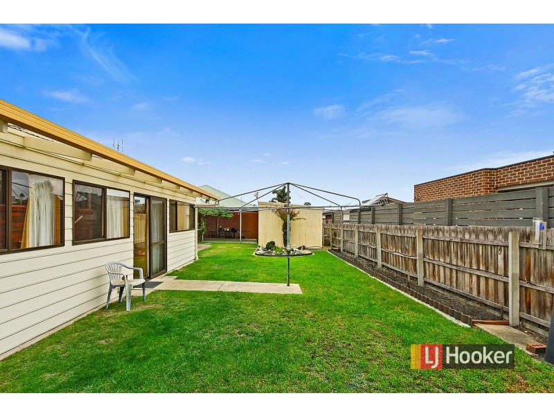 7 Macrae Court, Lakes Entrance VIC 3909