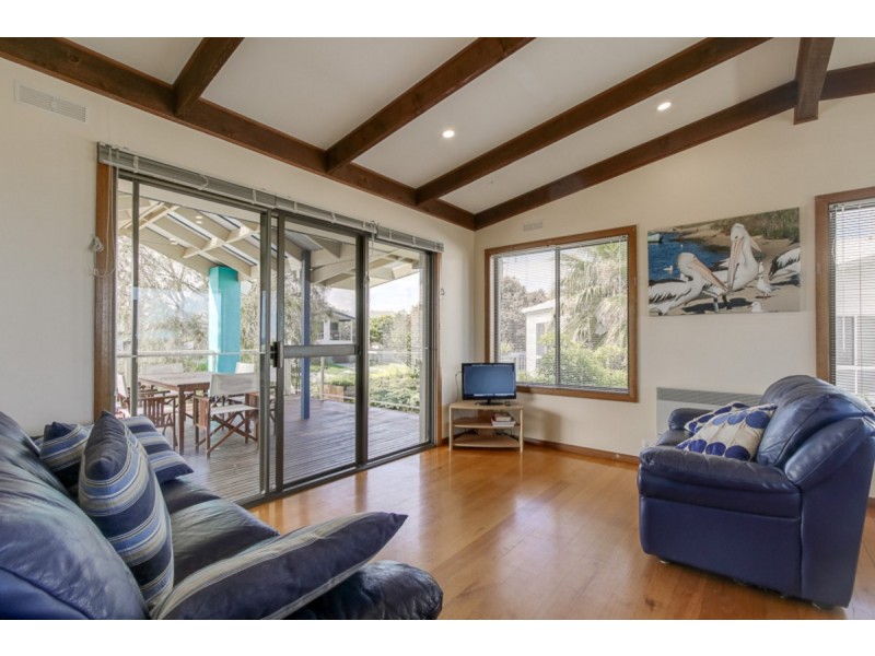 18 Lakeside Drive, Lake Tyers Beach VIC 3909