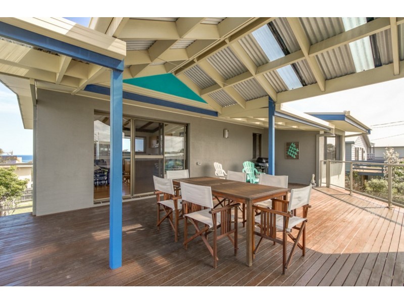 18 Lakeside Drive, Lake Tyers Beach VIC 3909