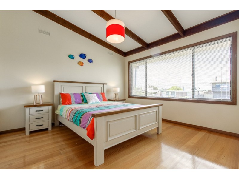 18 Lakeside Drive, Lake Tyers Beach VIC 3909