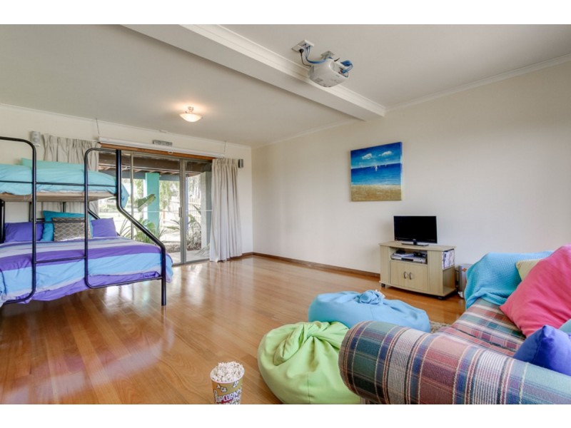 18 Lakeside Drive, Lake Tyers Beach VIC 3909