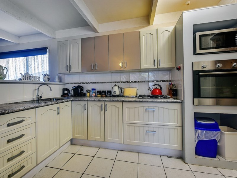 2 Cunningham Street, Lakes Entrance VIC 3909