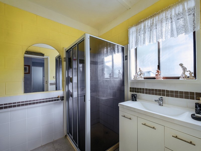 2 Cunningham Street, Lakes Entrance VIC 3909