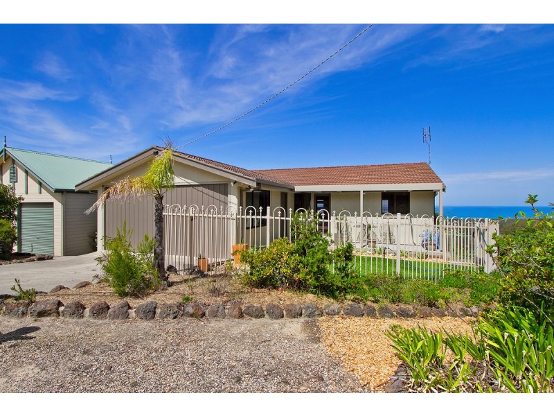 16 Ocean View Parade, Lakes Entrance VIC 3909