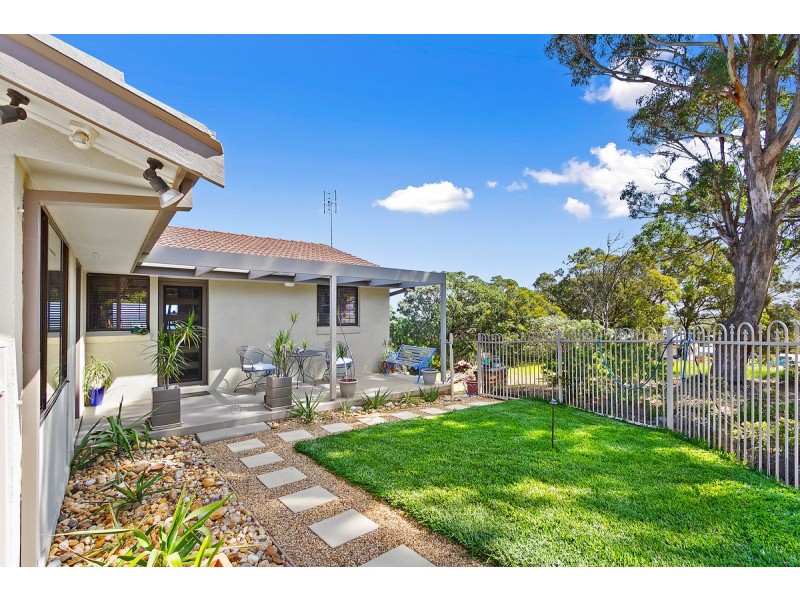 16 Ocean View Parade, Lakes Entrance VIC 3909