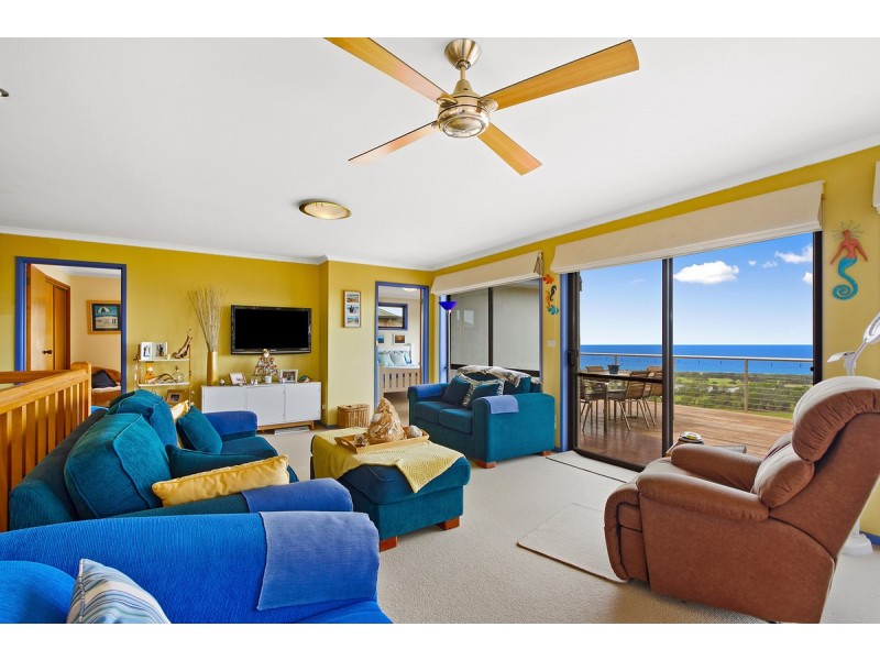 16 Ocean View Parade, Lakes Entrance VIC 3909
