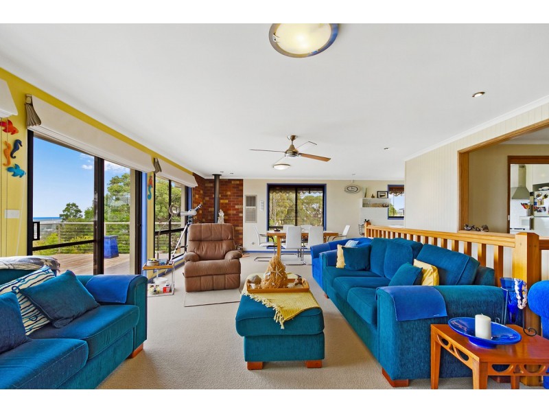 16 Ocean View Parade, Lakes Entrance VIC 3909